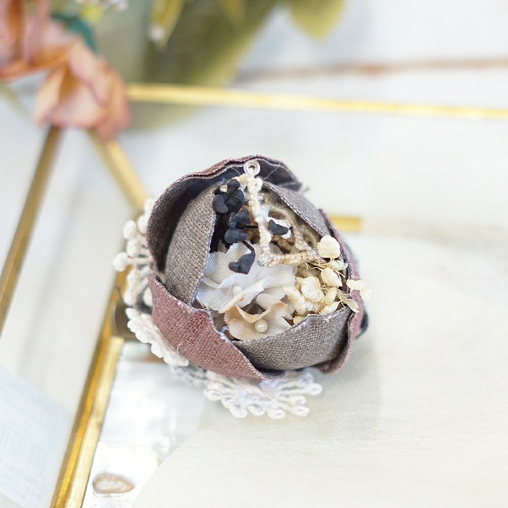 Branch m‘.,ブランチエム,ナチュラル,30代,40代,50代,60代,ブローチ,コサージュ,布,花,オケージョン,セレモニー,リネンのコサージュ,つぼみ