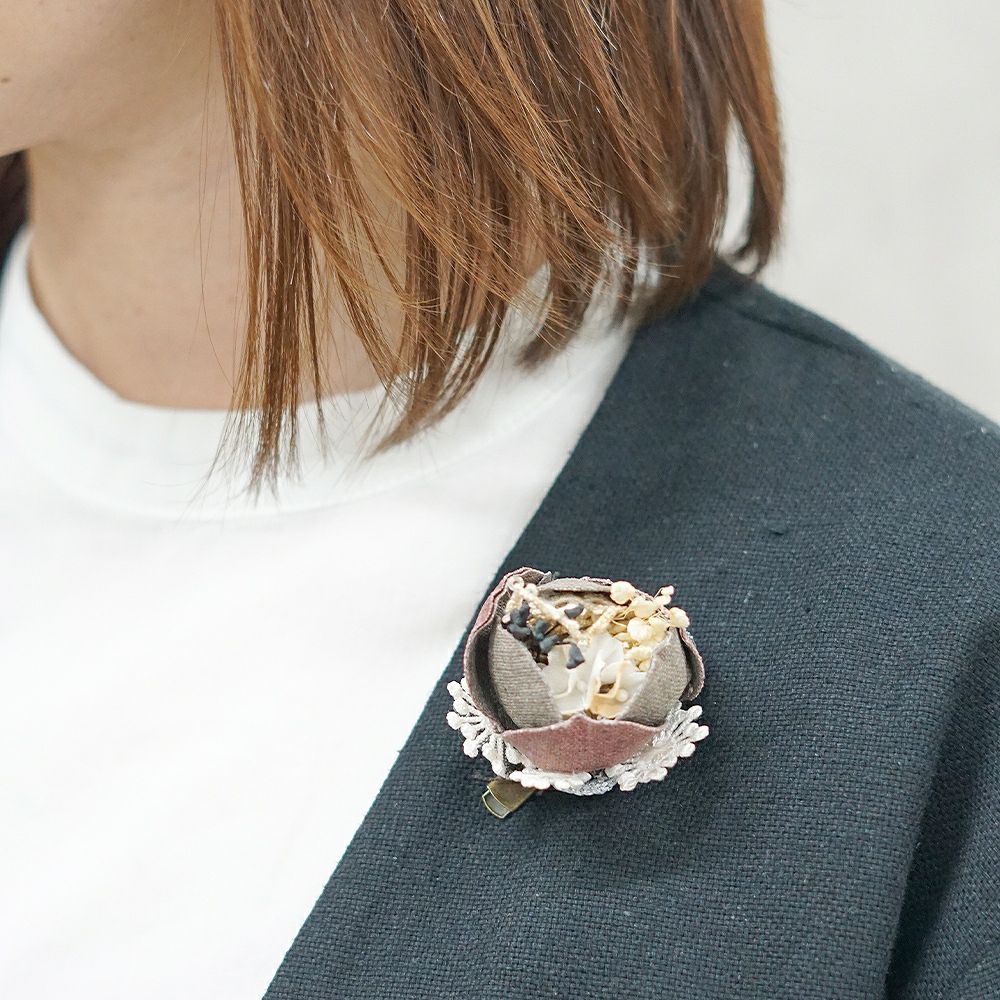 Branch m‘.,ブランチエム,ナチュラル,30代,40代,50代,60代,ブローチ,コサージュ,布,花,オケージョン,セレモニー,リネンのコサージュ,つぼみ