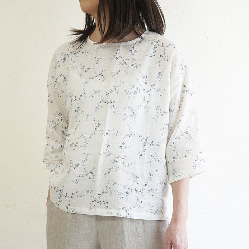 Branch m‘.,ブランチエム,ナチュラル,30代,40代,50代,60代,リネン,ゆったり,blouse,ブラウス,リネンブラウス,プルオーバー,プルオーバーブラウス,ギャザーブラウス,タックブラウス,7分袖,7分袖ブラウス,花柄,花柄ブラウス,
