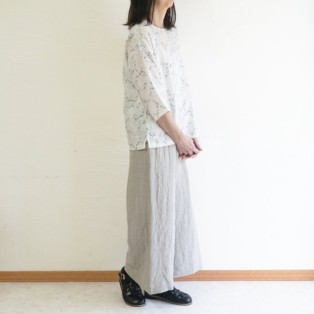 Branch m‘.,ブランチエム,ナチュラル,30代,40代,50代,60代,リネン,ゆったり,blouse,ブラウス,リネンブラウス,プルオーバー,プルオーバーブラウス,ギャザーブラウス,タックブラウス,7分袖,7分袖ブラウス,花柄,花柄ブラウス,