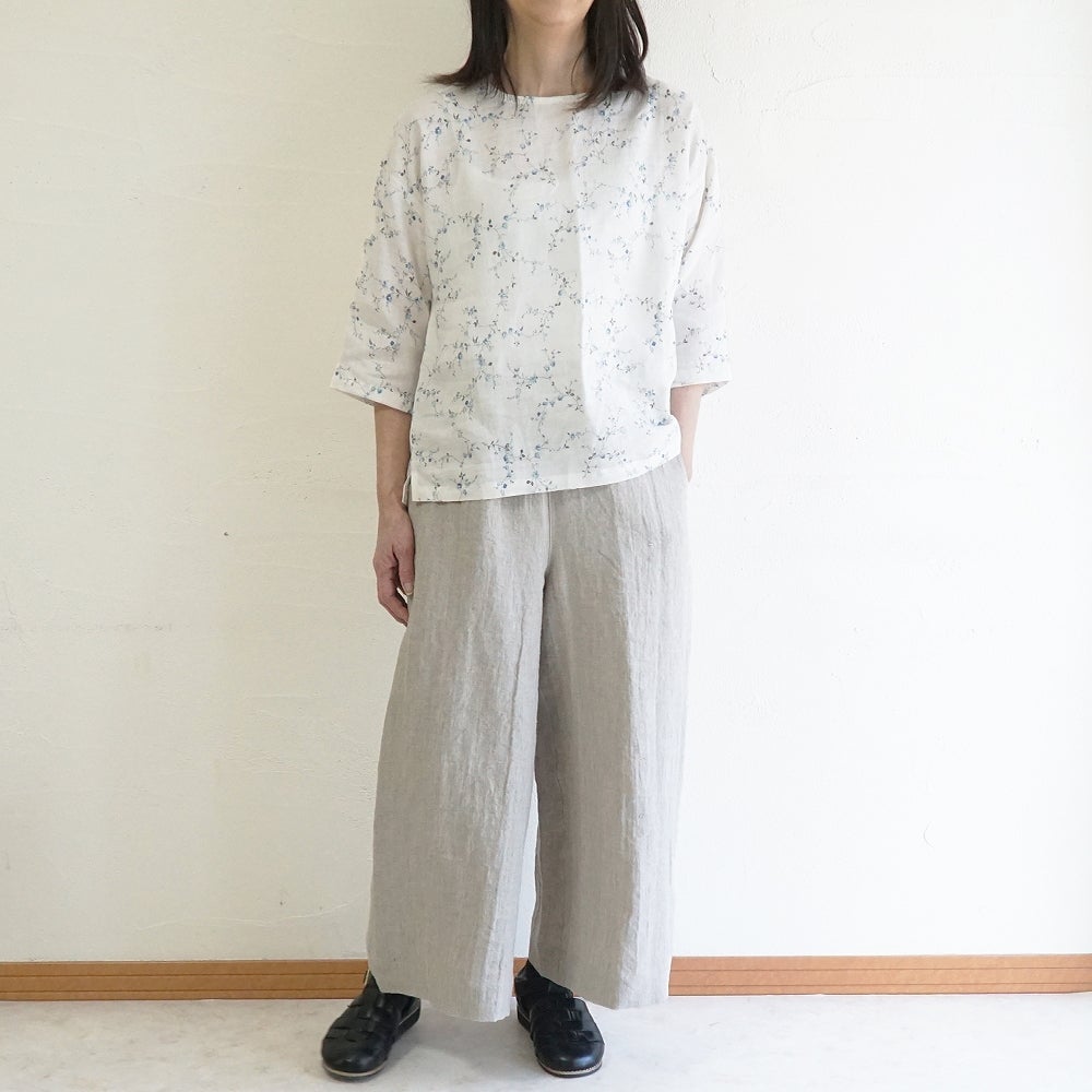 Branch m‘.,ブランチエム,ナチュラル,30代,40代,50代,60代,リネン,ゆったり,blouse,ブラウス,リネンブラウス,プルオーバー,プルオーバーブラウス,ギャザーブラウス,タックブラウス,7分袖,7分袖ブラウス,花柄,花柄ブラウス,
