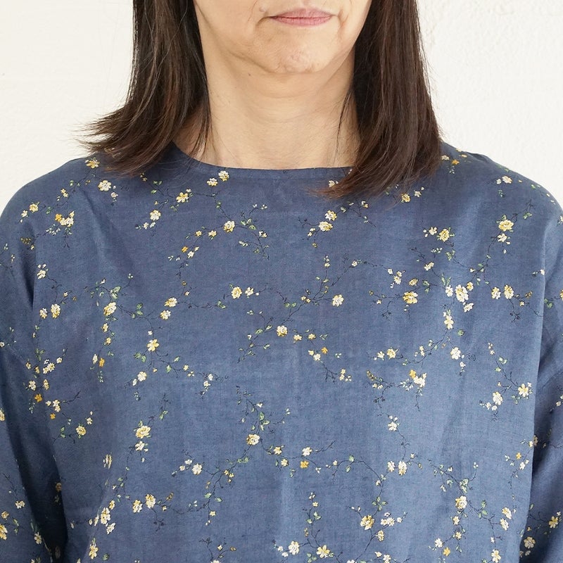 Branch m‘.,ブランチエム,ナチュラル,30代,40代,50代,60代,リネン,ゆったり,blouse,ブラウス,リネンブラウス,プルオーバー,プルオーバーブラウス,ギャザーブラウス,タックブラウス,7分袖,7分袖ブラウス,花柄,花柄ブラウス,