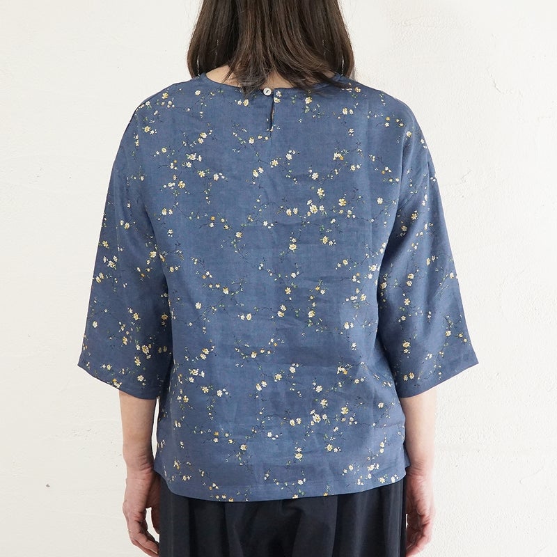 Branch m‘.,ブランチエム,ナチュラル,30代,40代,50代,60代,リネン,ゆったり,blouse,ブラウス,リネンブラウス,プルオーバー,プルオーバーブラウス,ギャザーブラウス,タックブラウス,7分袖,7分袖ブラウス,花柄,花柄ブラウス,