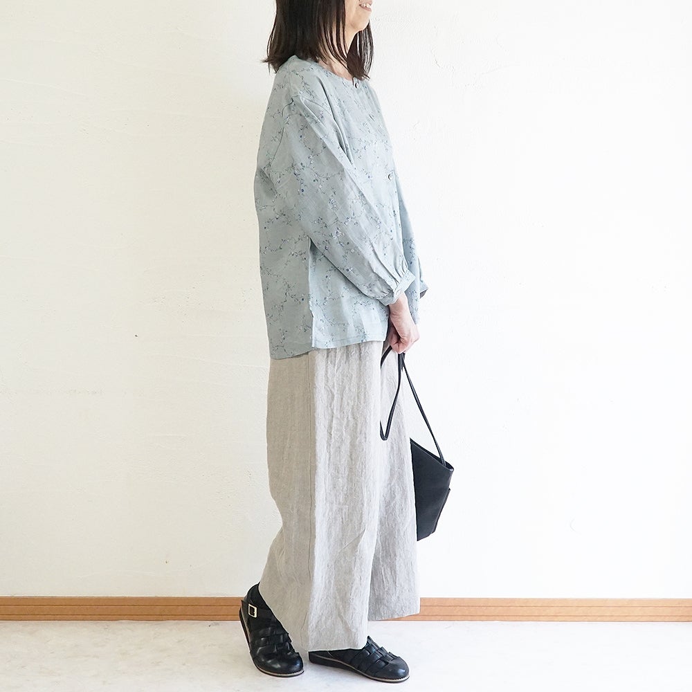 Branch m‘.,ブランチエム,ナチュラル,30代,40代,50代,60代,リネン,ゆったり,blouse,ブラウス,リネンブラウス,羽織,羽織ブラウス,花柄,花柄ブラウス,クルーネック,