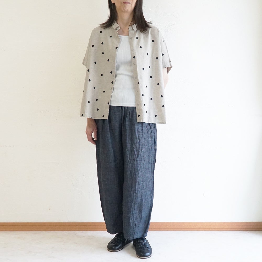 Branch m‘.,ブランチエム,ナチュラル,30代,40代,50代,60代,コットンリネン,ゆったり,ブラウス,シャツ,綿麻,半袖,チビ衿,刺繍,ドット刺繍,刺繍ブラウス,刺繍シャツ,ドット柄,ドットシャツ,ドットブラウス