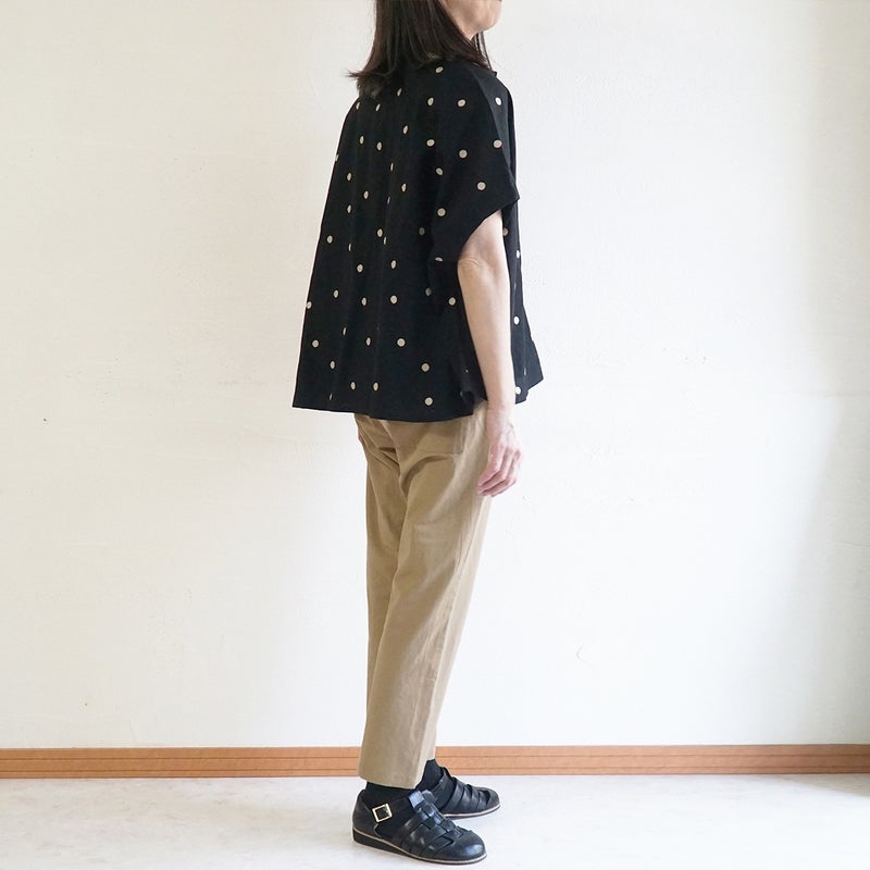 Branch m‘.,ブランチエム,ナチュラル,30代,40代,50代,60代,コットンリネン,ゆったり,ブラウス,シャツ,綿麻,半袖,チビ衿,刺繍,ドット刺繍,刺繍ブラウス,刺繍シャツ,ドット柄,ドットシャツ,ドットブラウス