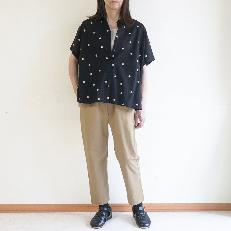 Branch m‘.,ブランチエム,ナチュラル,30代,40代,50代,60代,コットンリネン,ゆったり,ブラウス,シャツ,綿麻,半袖,チビ衿,刺繍,ドット刺繍,刺繍ブラウス,刺繍シャツ,ドット柄,ドットシャツ,ドットブラウス