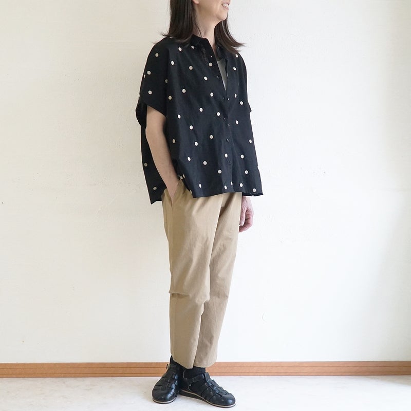 Branch m‘.,ブランチエム,ナチュラル,30代,40代,50代,60代,コットンリネン,ゆったり,ブラウス,シャツ,綿麻,半袖,チビ衿,刺繍,ドット刺繍,刺繍ブラウス,刺繍シャツ,ドット柄,ドットシャツ,ドットブラウス