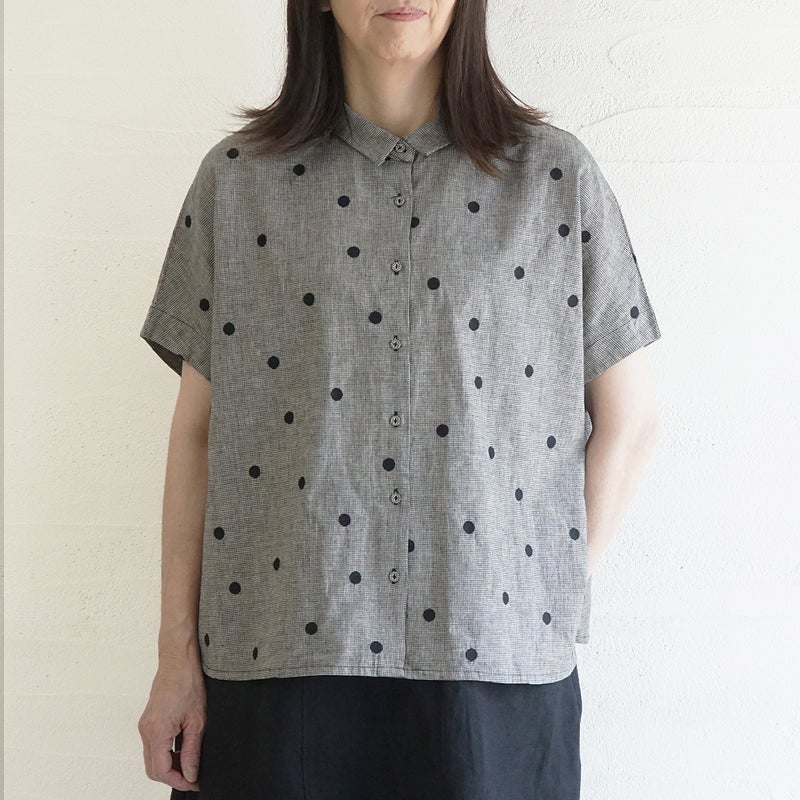 Branch m‘.,ブランチエム,ナチュラル,30代,40代,50代,60代,コットンリネン,ゆったり,ブラウス,シャツ,綿麻,半袖,チビ衿,刺繍,ドット刺繍,刺繍ブラウス,刺繍シャツ,ドット柄,ドットシャツ,ドットブラウス