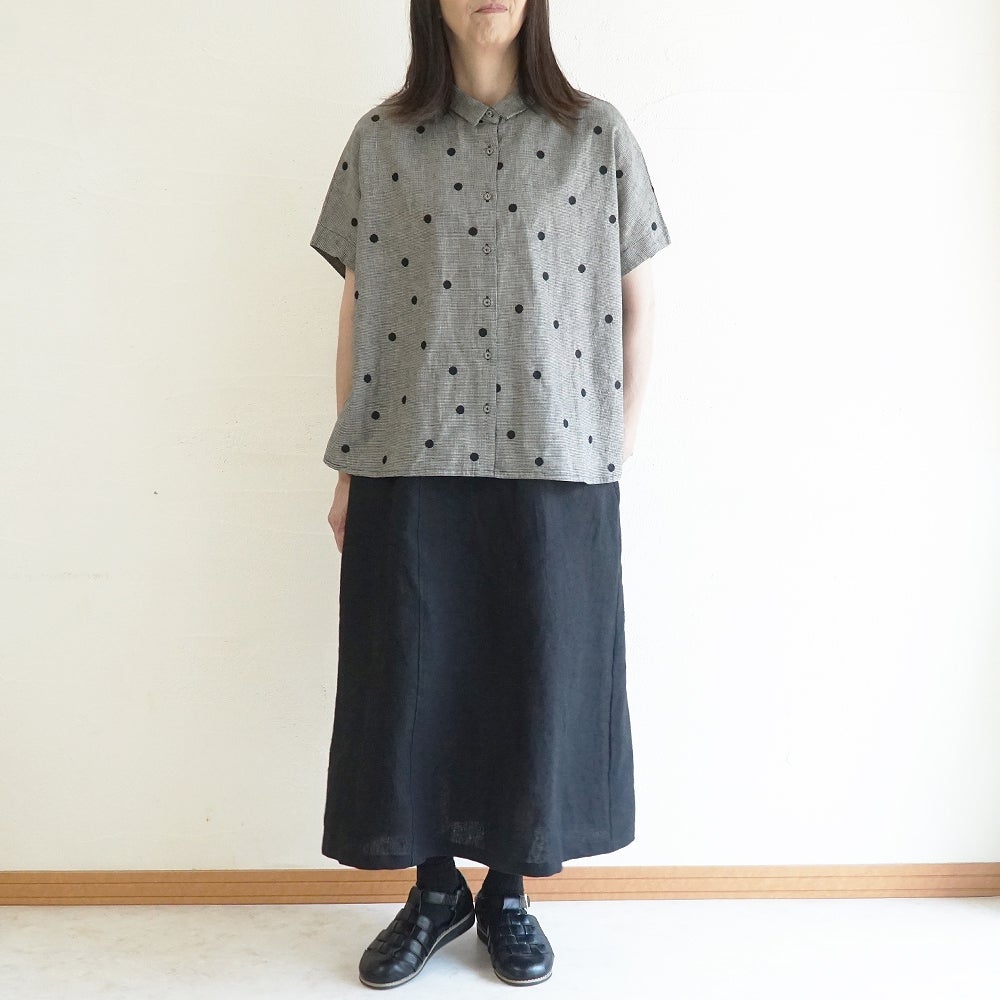 Branch m‘.,ブランチエム,ナチュラル,30代,40代,50代,60代,コットンリネン,ゆったり,ブラウス,シャツ,綿麻,半袖,チビ衿,刺繍,ドット刺繍,刺繍ブラウス,刺繍シャツ,ドット柄,ドットシャツ,ドットブラウス