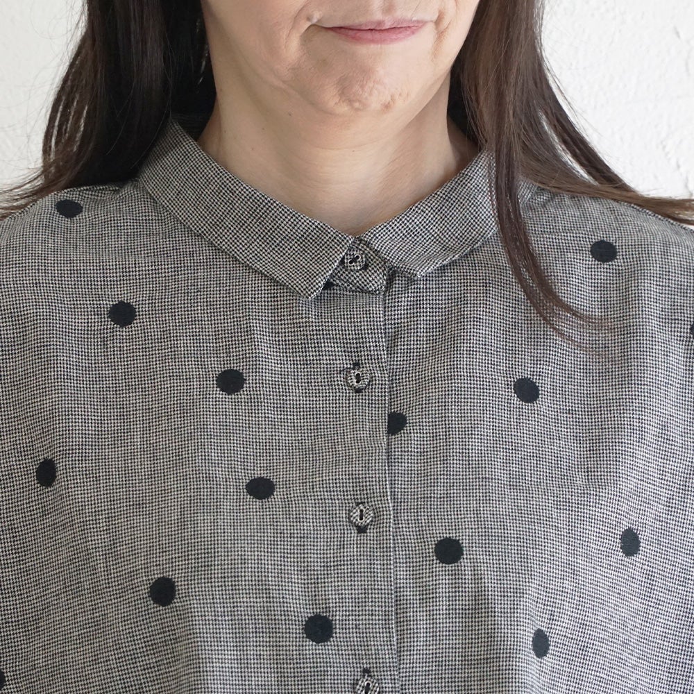 Branch m‘.,ブランチエム,ナチュラル,30代,40代,50代,60代,コットンリネン,ゆったり,ブラウス,シャツ,綿麻,半袖,チビ衿,刺繍,ドット刺繍,刺繍ブラウス,刺繍シャツ,ドット柄,ドットシャツ,ドットブラウス
