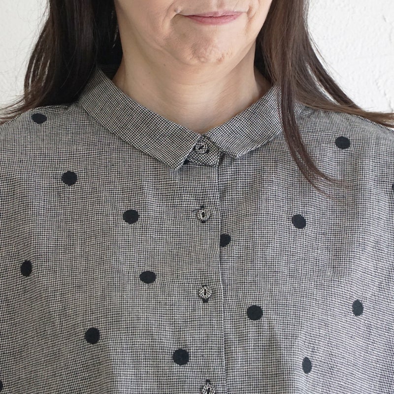 Branch m‘.,ブランチエム,ナチュラル,30代,40代,50代,60代,コットンリネン,ゆったり,ブラウス,シャツ,綿麻,半袖,チビ衿,刺繍,ドット刺繍,刺繍ブラウス,刺繍シャツ,ドット柄,ドットシャツ,ドットブラウス