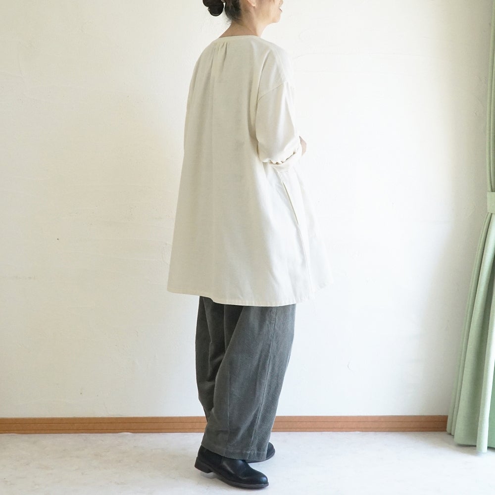 Branch m‘.,ブランチエム,ナチュラル,30代,40代,50代,60代,コットン,綿,ゆったり,ワイドパンツ,コクーンパンツ,コーデュロイパンツ,コーデュロイ,パンツ,バルーンパンツ,サッカーコール