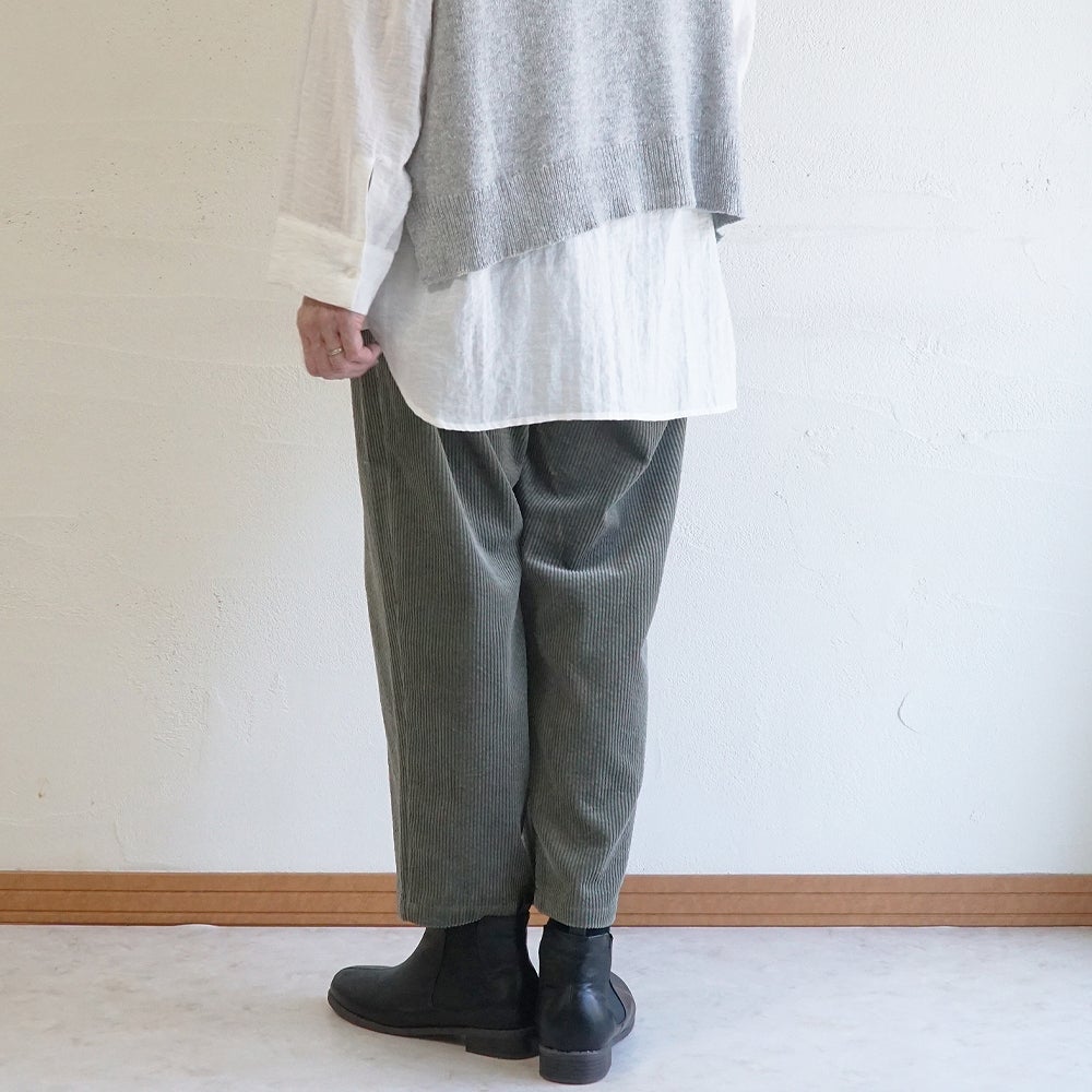 Branch m‘.,ブランチエム,ナチュラル,30代,40代,50代,60代,コットン,綿,ゆったり,テーパード,テーパードパンツ,コーデュロイパンツ,コーデュロイ,パンツ,サッカーコール