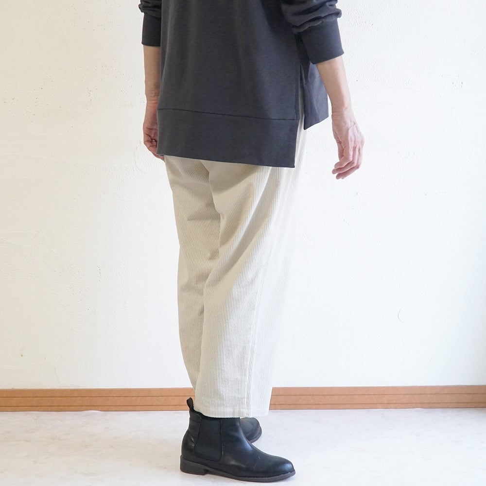 Branch m‘.,ブランチエム,ナチュラル,30代,40代,50代,60代,コットン,綿,ゆったり,テーパード,テーパードパンツ,コーデュロイパンツ,コーデュロイ,パンツ,サッカーコール