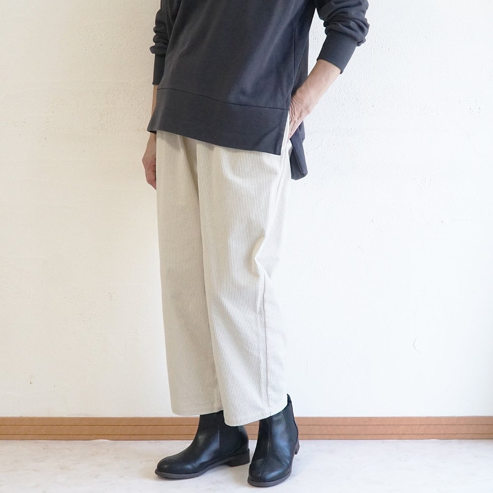 Branch m‘.,ブランチエム,ナチュラル,30代,40代,50代,60代,コットン,綿,ゆったり,テーパード,テーパードパンツ,コーデュロイパンツ,コーデュロイ,パンツ,サッカーコール
