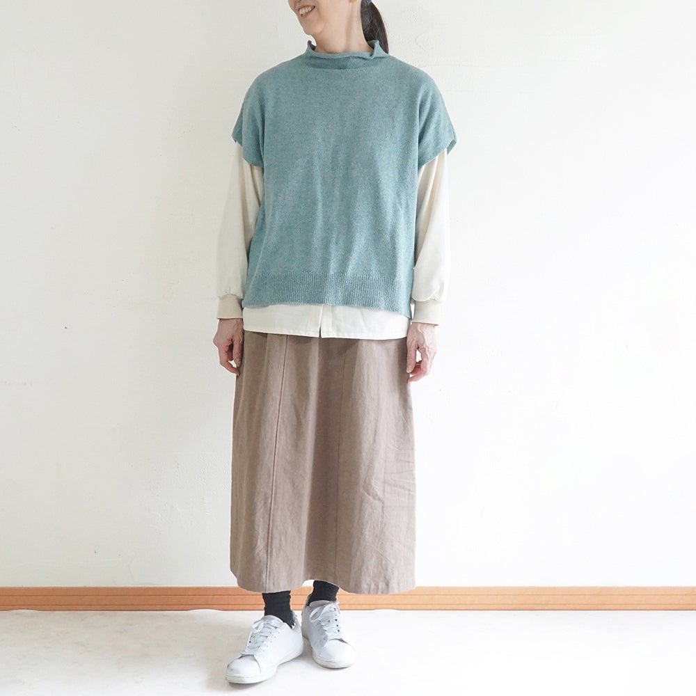 Branch m‘.,ブランチエム,ナチュラル,30代,40代,50代,60代,ウール,綿,ゆったり,ニット,ベスト,ニットベスト,ボトルネック,ボトルネックベスト,ハイネック,ハイネックベスト,
