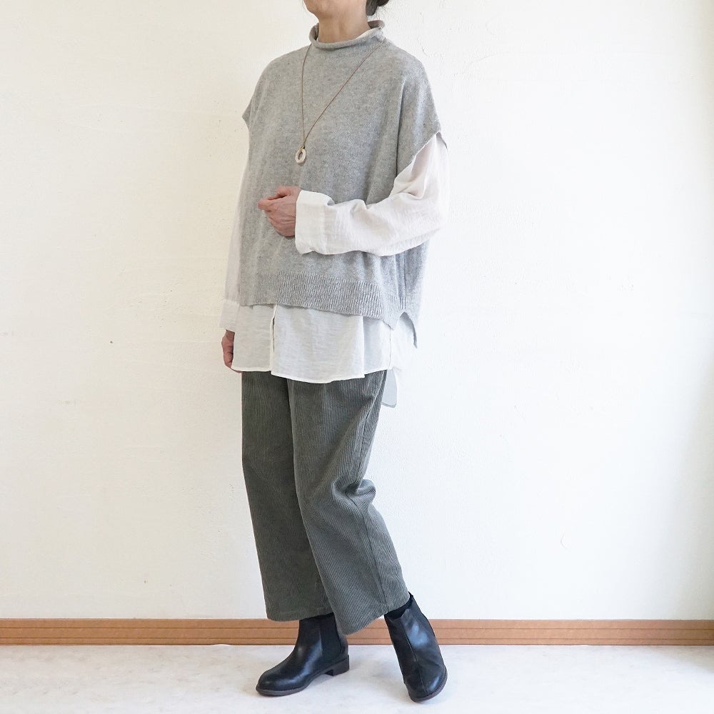 Branch m‘.,ブランチエム,ナチュラル,30代,40代,50代,60代,ウール,綿,ゆったり,ニット,ベスト,ニットベスト,ボトルネック,ボトルネックベスト,ハイネック,ハイネックベスト,