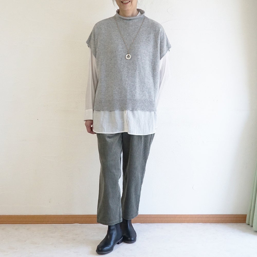 Branch m‘.,ブランチエム,ナチュラル,30代,40代,50代,60代,ウール,綿,ゆったり,ニット,ベスト,ニットベスト,ボトルネック,ボトルネックベスト,ハイネック,ハイネックベスト,