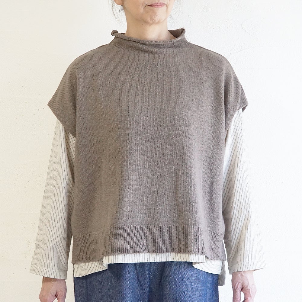 Branch m‘.,ブランチエム,ナチュラル,30代,40代,50代,60代,ウール,綿,ゆったり,ニット,ベスト,ニットベスト,ボトルネック,ボトルネックベスト,ハイネック,ハイネックベスト,