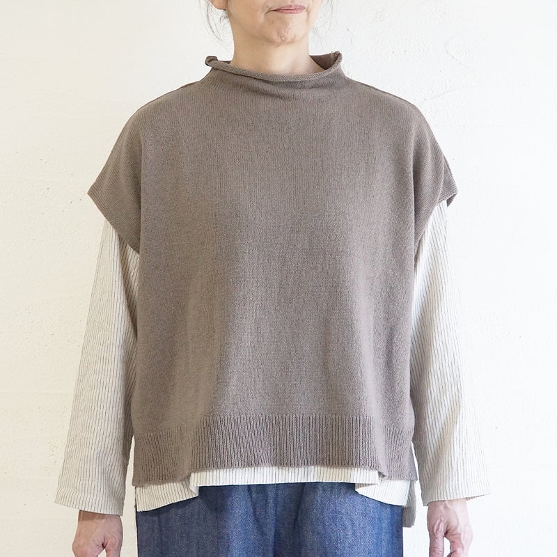 Branch m‘.,ブランチエム,ナチュラル,30代,40代,50代,60代,ウール,綿,ゆったり,ニット,ベスト,ニットベスト,ボトルネック,ボトルネックベスト,ハイネック,ハイネックベスト,